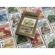 Caja y cartas del juego de mesa Extinción