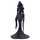Figurine Femme Fatales Seer en résine noire mat avec bâton magique