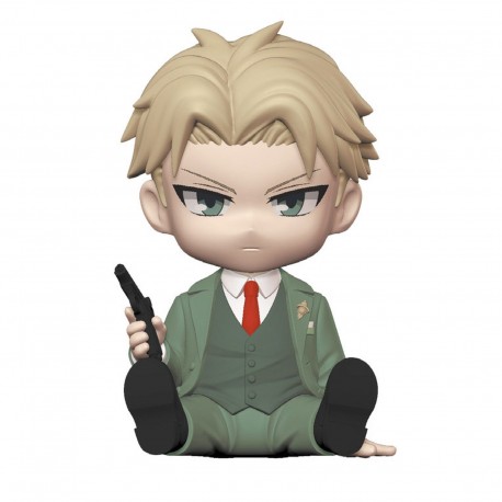 Figura hucha Loid Forger sentado con traje verde