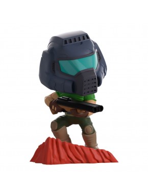 Figurine en vinyle Doom Guy de 10 cm sur base rocheuse