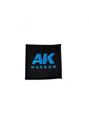 Écusson brodé AK Museum noir avec logo bleu