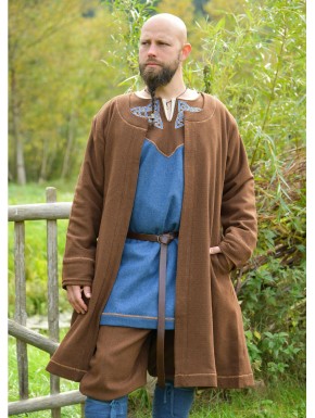 Manteau viking en laine marron avec design traditionnel.