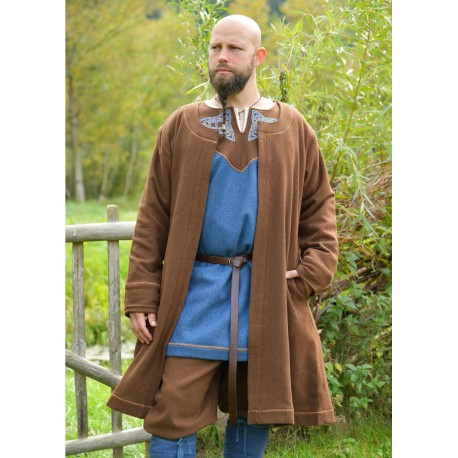 Manteau viking en laine marron avec design traditionnel.