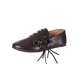 Zapato medieval con cordones de cuero marrón