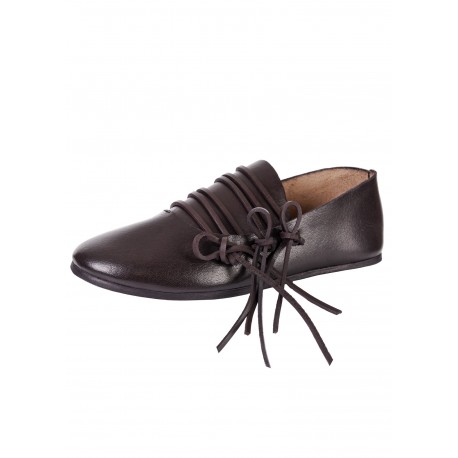 Zapato medieval con cordones de cuero marrón