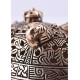 Broche ovalado vikingo de Birka con cabezas de caballo