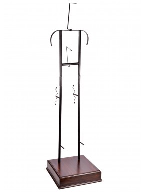 Support d'armure en métal avec base en bois marron