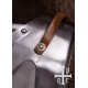 Cuirasse gothique en acier avec détails en filigrane et sangles en cuir