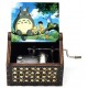 Caja musical de Totoro con diseño de pesca