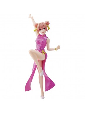 Figure de Yui Yuigahama en robe rose de Banpresto