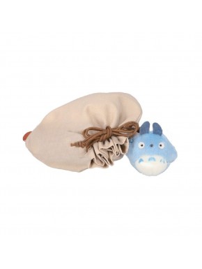 Sac beige avec cordons et porte-clés Totoro bleu