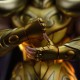Estátua Aries Mu Deluxe de Saint Seiya, 27 cm