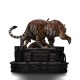 Statue de Kraven et tigre dans diorama Marvel 22 cm