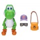 Figurine Yoshi avec casquette, lunettes et sac à dos de Super Mario