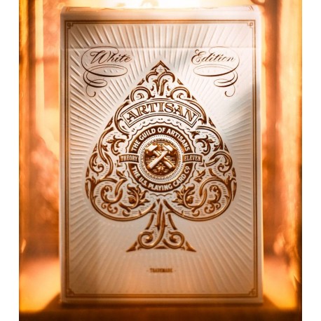 Baraja White Artisan de Theory11 en empaque dorado