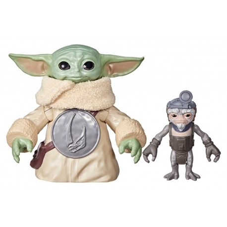 Figura Grogu abrazando anzellano, interactiva de Star Wars