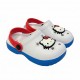Tamancos brancos com imagem da Hello Kitty, sola azul e tira vermelha
