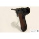 Réplica de pistola Luger P08 com pegas de madeira
