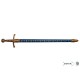 Espada medieval francesa do século XIV com bainha azul e detalhes dourados