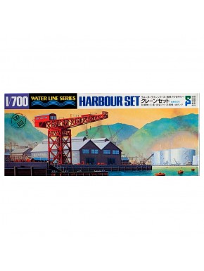 Conjunto de Porto Tamiya com gruas e edifícios