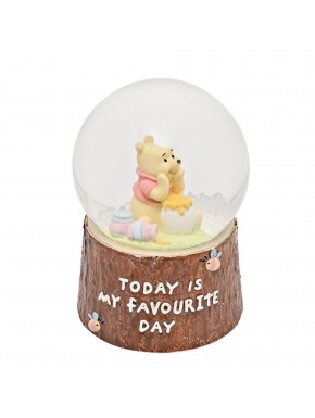 Bola de nieve Disney de Winnie the Pooh abrazando miel, base tronco.