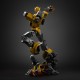 Estatua Bumblebee Transformers de 30 cm en pose dinámica