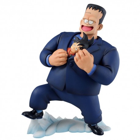 Figura de Goku e Android 8 enfrentando o exército Red Ribbon