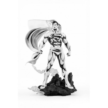 Statue de Superman en noir et blanc par Pure Arts