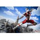 Figura coleccionable de Ultraman combatiendo a Black King