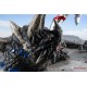 Figura coleccionable de Ultraman combatiendo a Black King