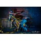 Estatua Jill Valentine enfrentando zombies en fondo de ladrillos