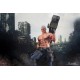 Estatua de Bryan Fury de TEKKEN 7 con fondo post-apocalíptico