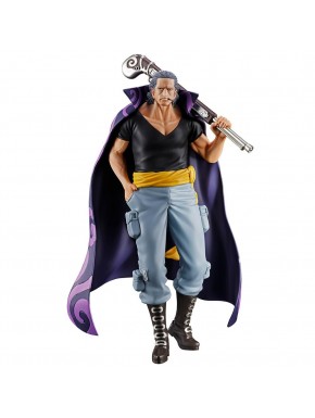 Figura de Benn Beckman de One Piece con capa morada