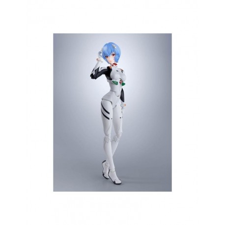 Figura de acción Rei Ayanami en traje blanco y negro con accesorios.
