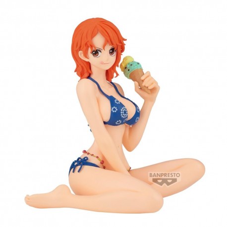 Figura de Nami en bikini azul con helado de Banpresto