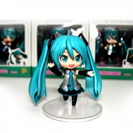 Figurine e Hatsune Miku sul palco